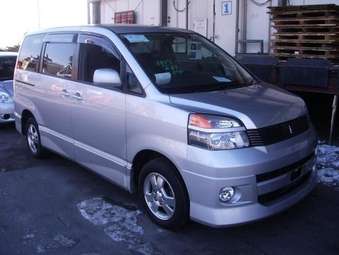 2002 Toyota Voxy Pictures