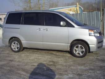 2002 Toyota Voxy Pics