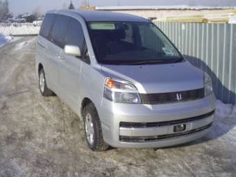 2002 Toyota Voxy Pictures