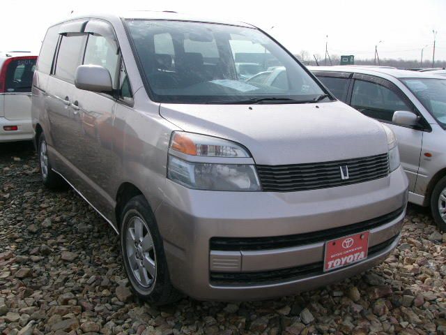 2002 Toyota Voxy