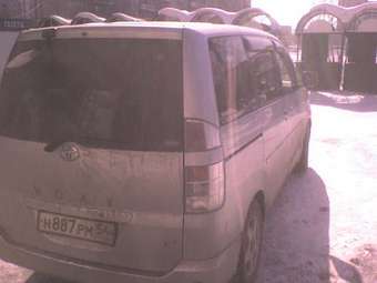 2002 Toyota Voxy Images