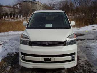 2002 Toyota Voxy Pictures