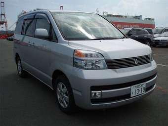 2002 Toyota Voxy Photos