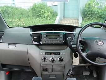 2002 Toyota Voxy Pictures