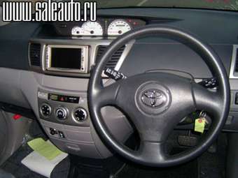 2002 Toyota Voxy Pictures