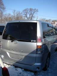 2002 Toyota Voxy Photos