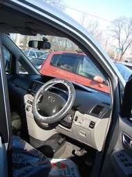 2002 Toyota Voxy Pictures