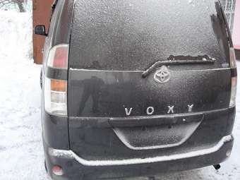 2002 Toyota Voxy Photos