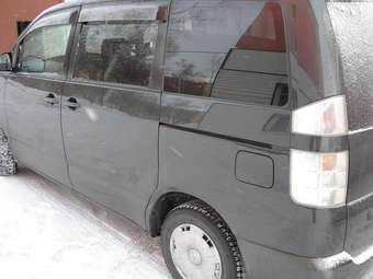 2002 Toyota Voxy Pictures