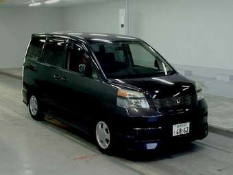 2002 Toyota Voxy Pictures
