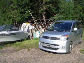 2002 Toyota Voxy Pictures