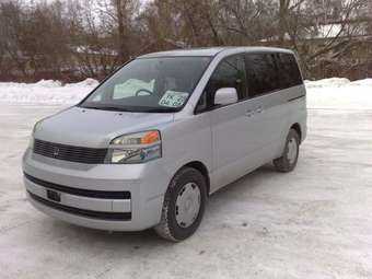 2002 Toyota Voxy Pictures