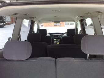 2002 Toyota Voxy Photos