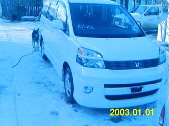 2002 Toyota Voxy Images