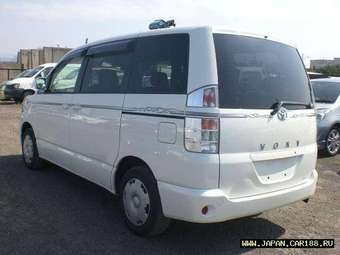 2002 Toyota Voxy Pictures