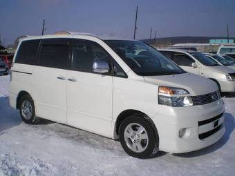 2002 Toyota Voxy Pictures