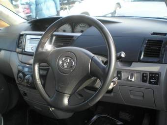 2002 Toyota Voxy Pics