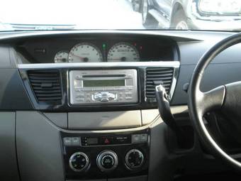 2002 Toyota Voxy Photos