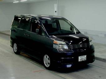 2002 Toyota Voxy Photos