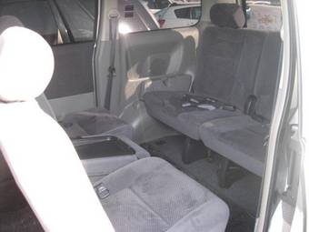 2002 Toyota Voxy Pictures