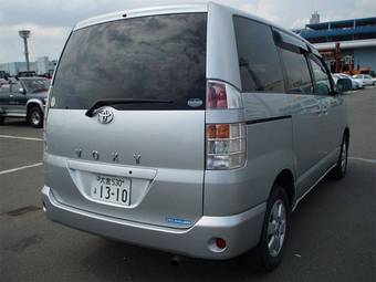 2002 Toyota Voxy Pictures