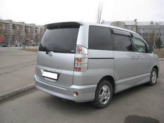 2002 Toyota Voxy Pics