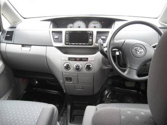 2002 Toyota Voxy Pictures