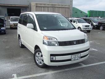 2002 Toyota Voxy Photos