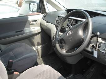 2002 Toyota Voxy Pictures