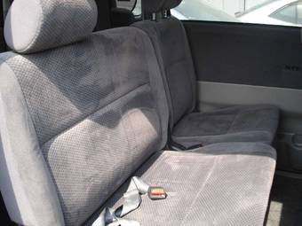 2002 Toyota Voxy Photos