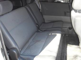 2002 Toyota Voxy Photos