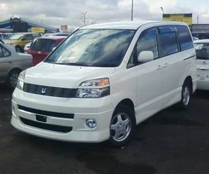 2002 Toyota Voxy Pictures