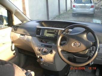 2002 Toyota Voxy Pictures
