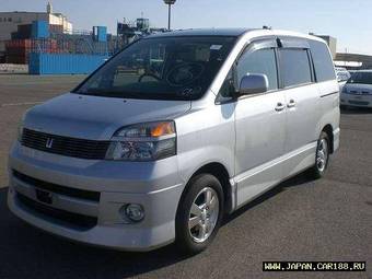 2002 Toyota Voxy Images