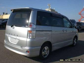 2002 Toyota Voxy Pictures