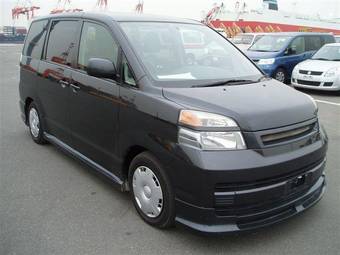 2002 Toyota Voxy Pictures