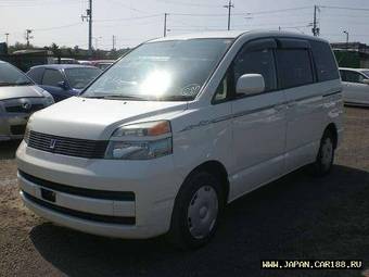 2002 Toyota Voxy Pictures