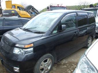 2002 Toyota Voxy Pictures