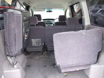 2002 Toyota Voxy Photos