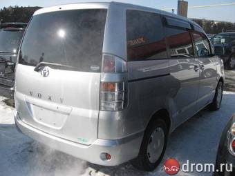 2002 Toyota Voxy Pictures