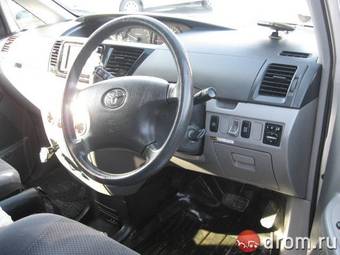 2002 Toyota Voxy Pictures