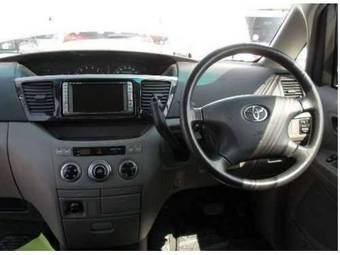 2002 Toyota Voxy Pictures