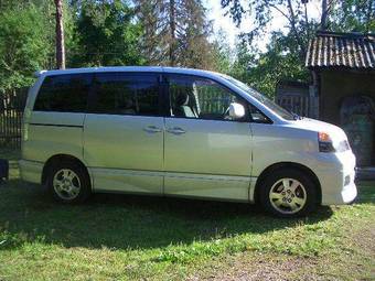 2002 Toyota Voxy Pictures