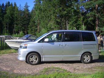 2002 Toyota Voxy Pictures