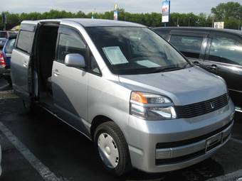 2002 Toyota Voxy Pictures