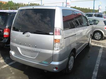 2002 Toyota Voxy Pictures