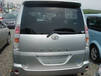 2002 Toyota Voxy Pictures