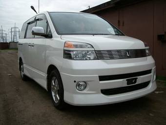 2002 Toyota Voxy Pictures