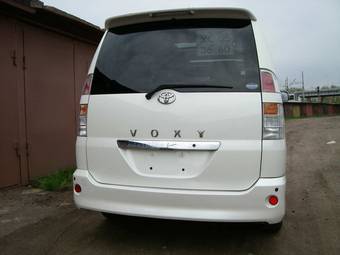 2002 Toyota Voxy Photos