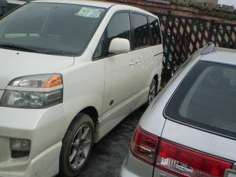 2002 Toyota Voxy Pictures